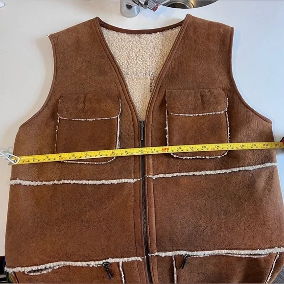 Brown Shearling Vest with Pockets - Picture 5 of 6